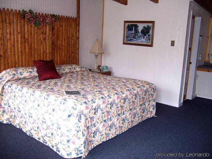Twilite Motel Ellsworth Room photo